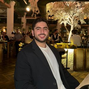 Yasser يقول الشاعر