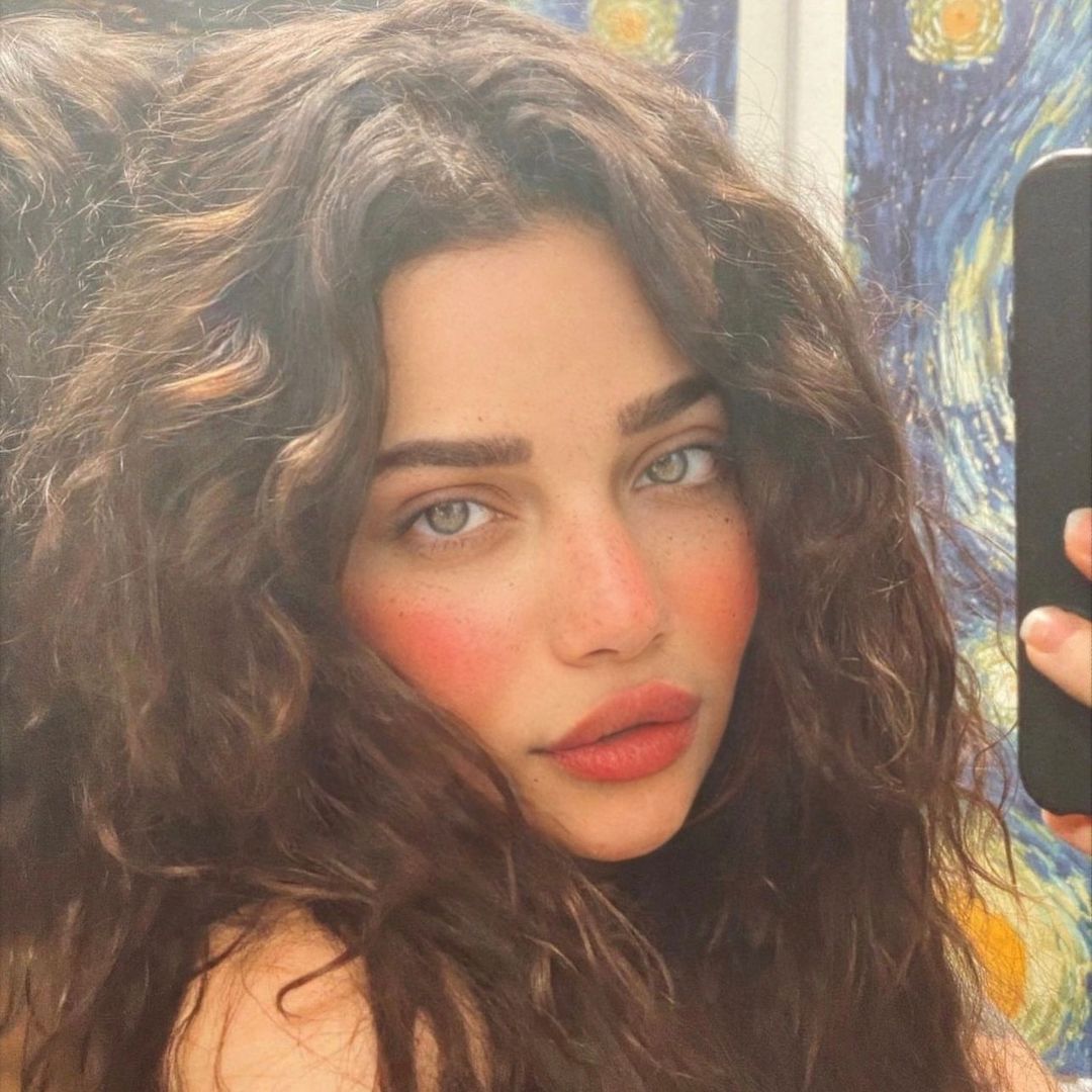 Bella Tharwat - بيلا ثروت