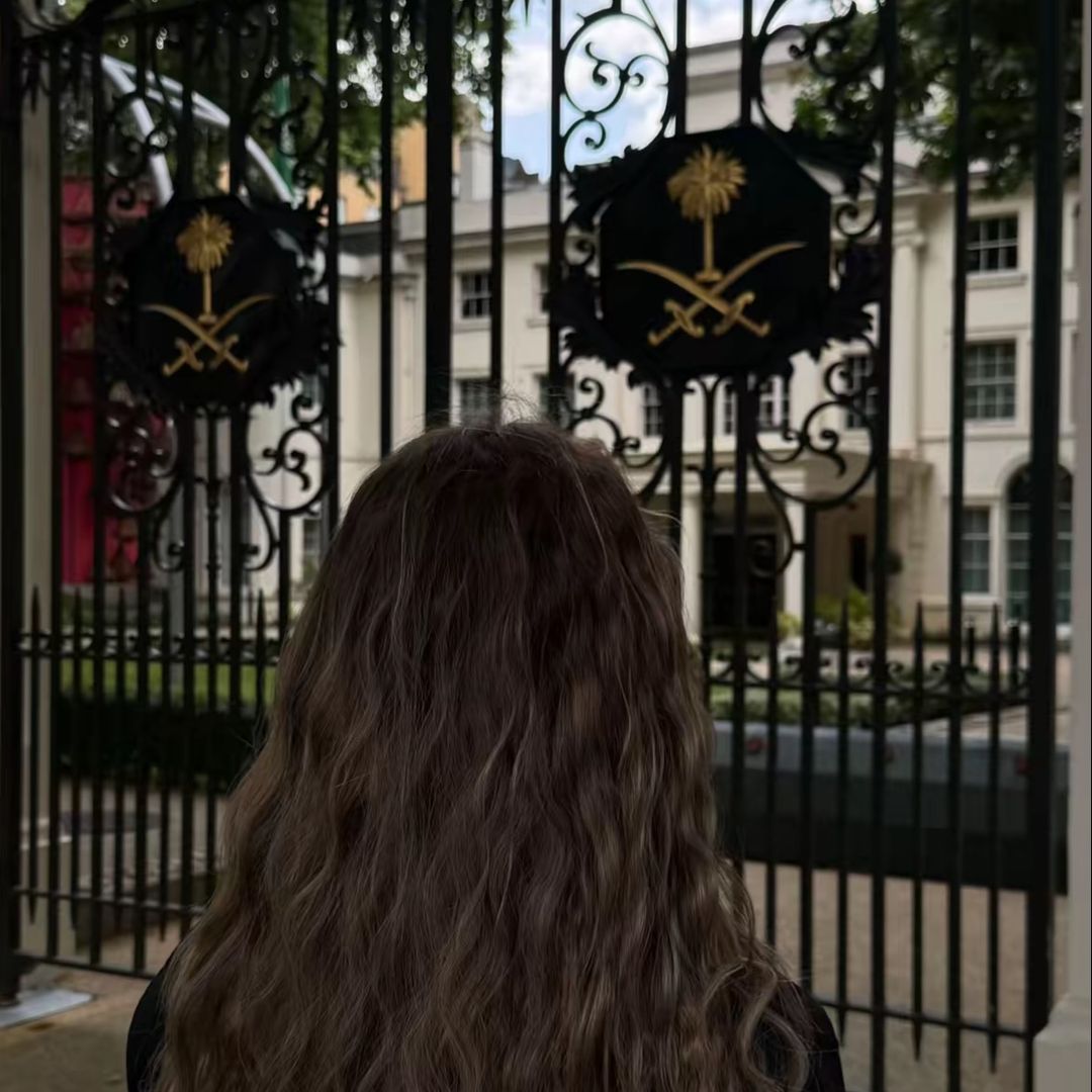 مَــنال عزيز