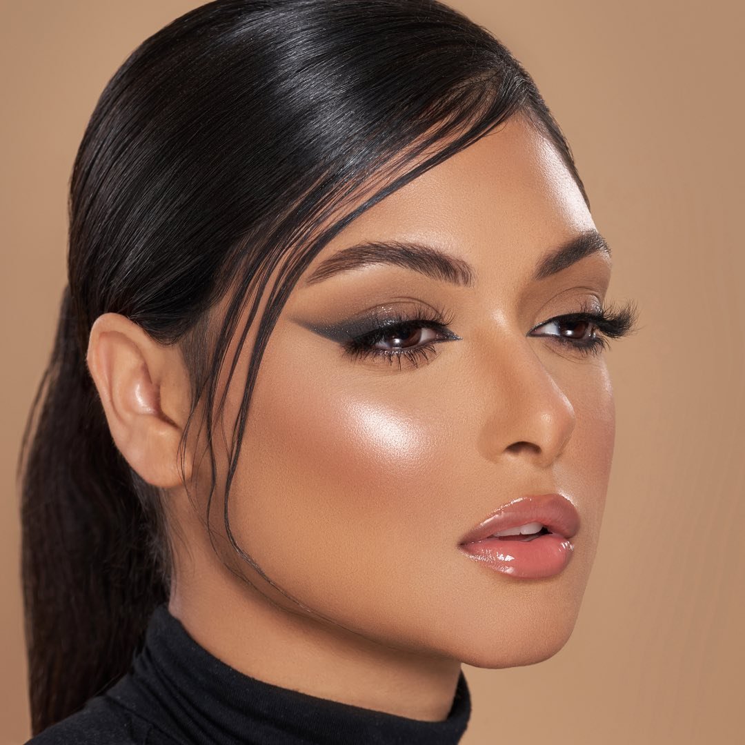 نادية العباسي